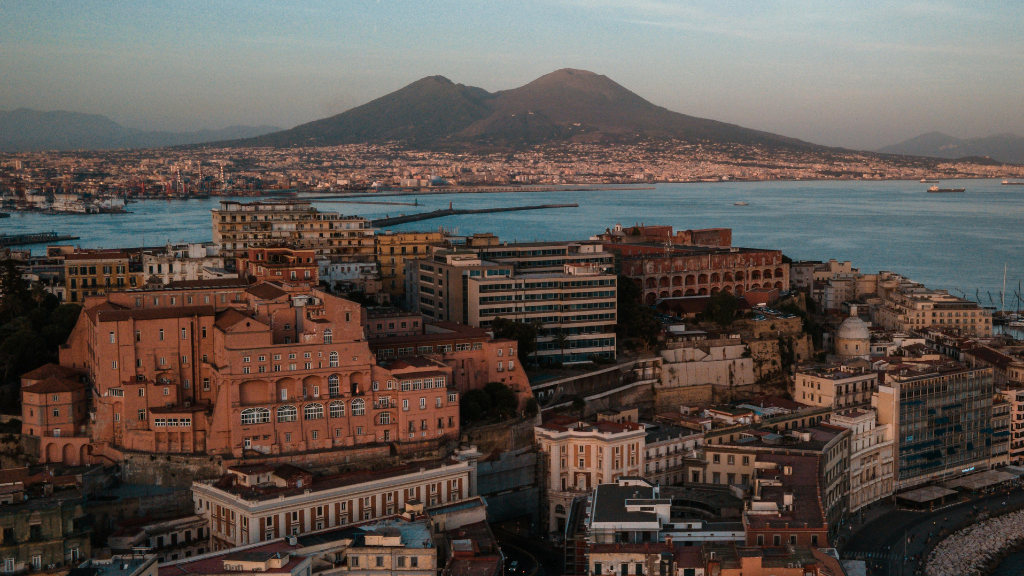 Comment se rendre de l’aéroport de Naples au centre-ville : toutes les options