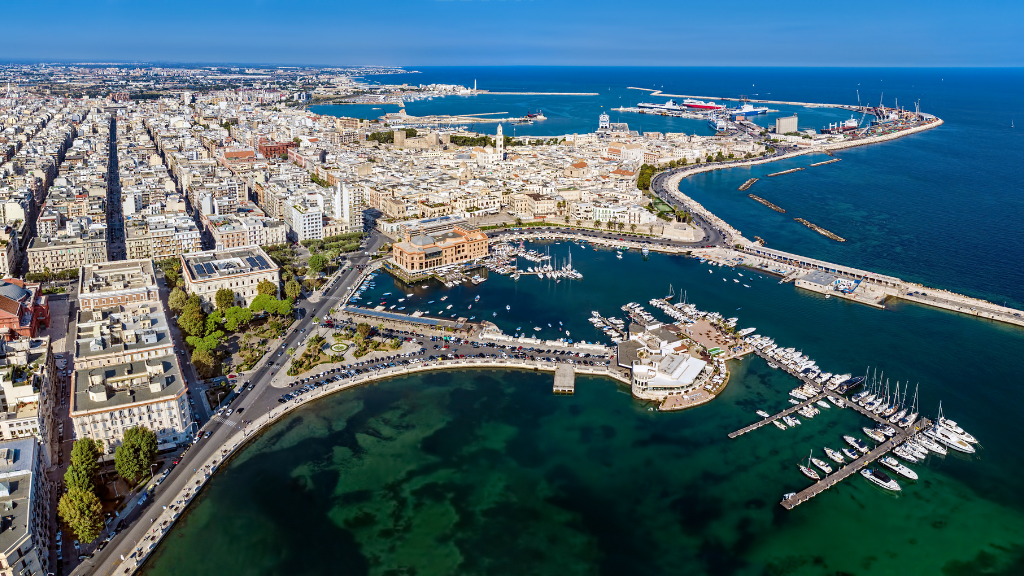 A complete guide to free parking in Bari and top recommended areas.