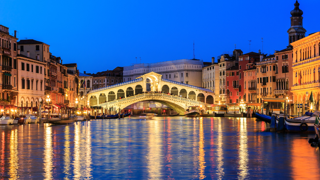 Venise à Noël : marchés de Noël et meilleurs parcours pour admirer les illuminations