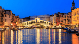 Venetië met Kerstmis: kerstmarkten en de beste routes om de lichtjes te zien.