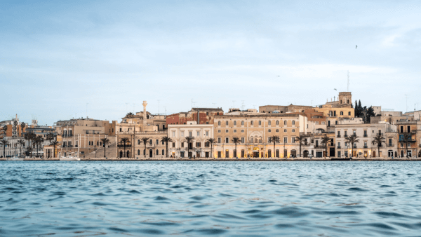 Hoe huur je een goedkope auto in Brindisi?