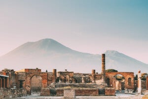 Hoe kom je van Napels naar Pompeii: alle beschikbare opties